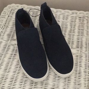 DV- High top tennis shoes